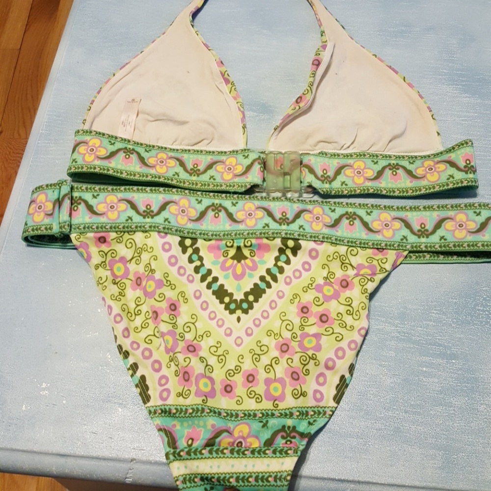 Bikini - Picture 2 of 2